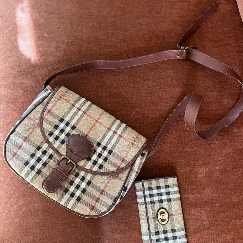 Burberry Beige Checkered Women's Wallet - Picture 4 of 4